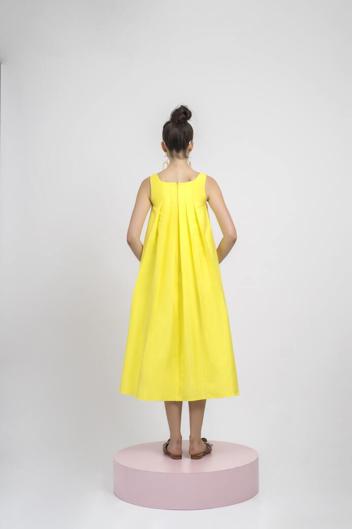 PLEATS FLARE DRESS - YELLOW