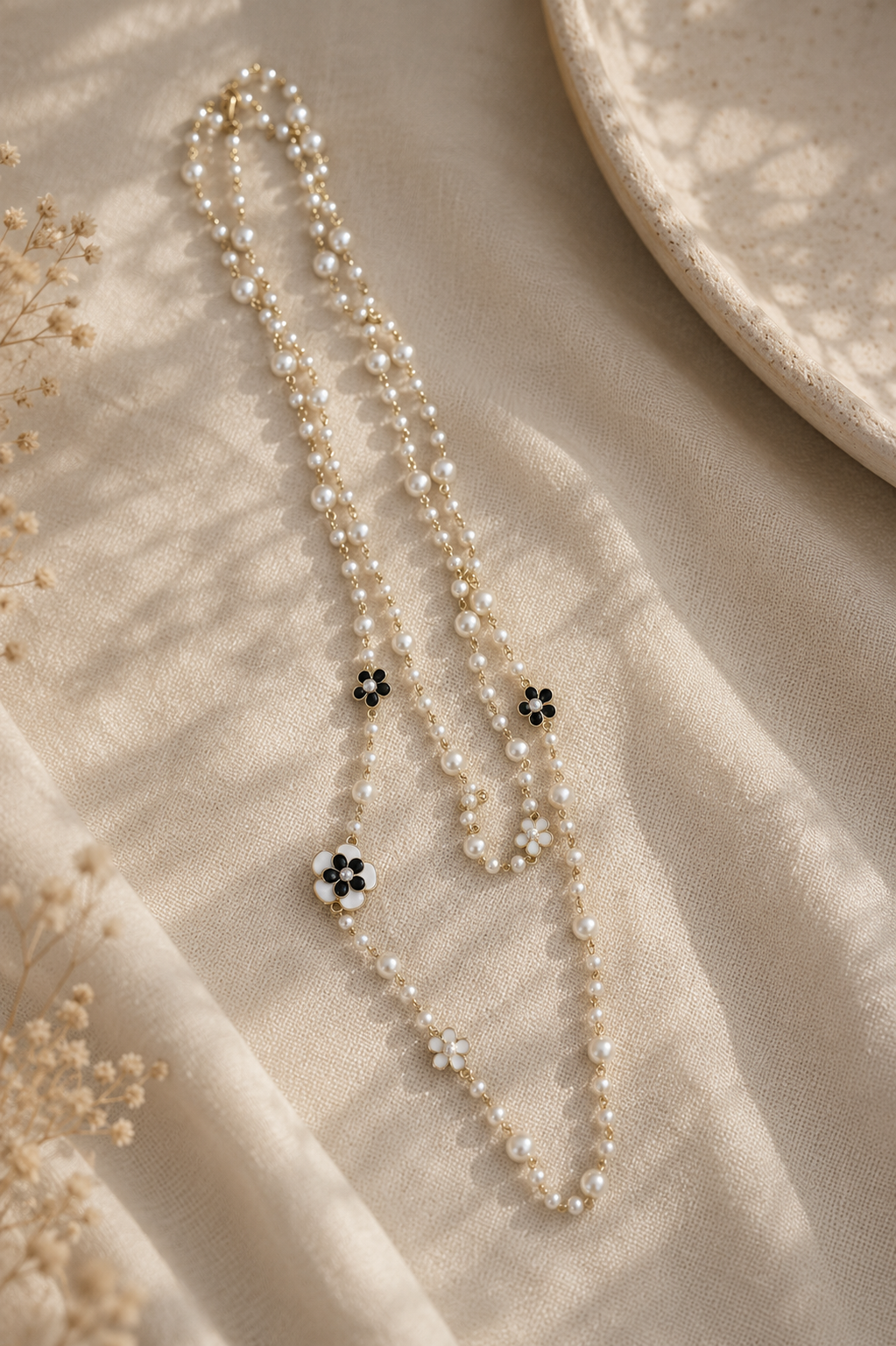 CAMELIA PEARL NECKLACE